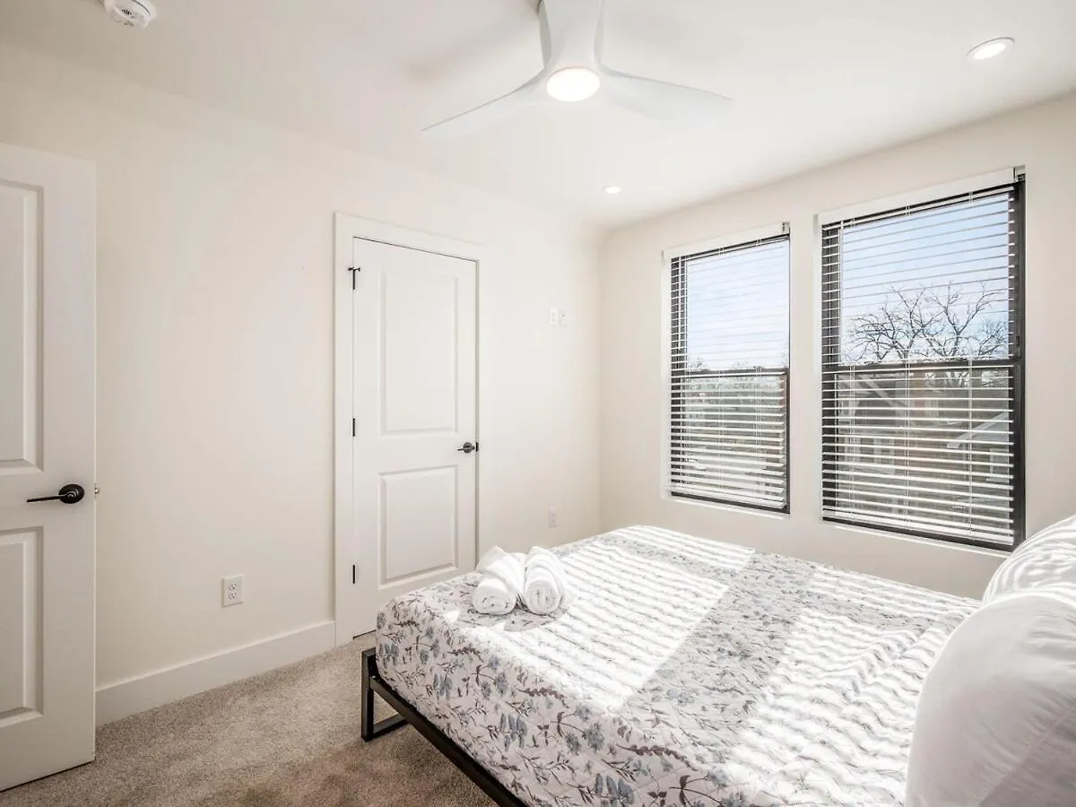 Vila Modern Luxury 4Br 3 5Ba Oasis In Historic Old Town East Pd Columbus 0*,  USA